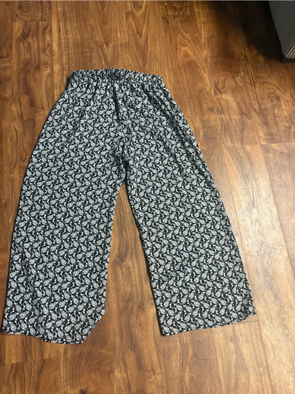 Pleione Black & White Floral wide leg pants.